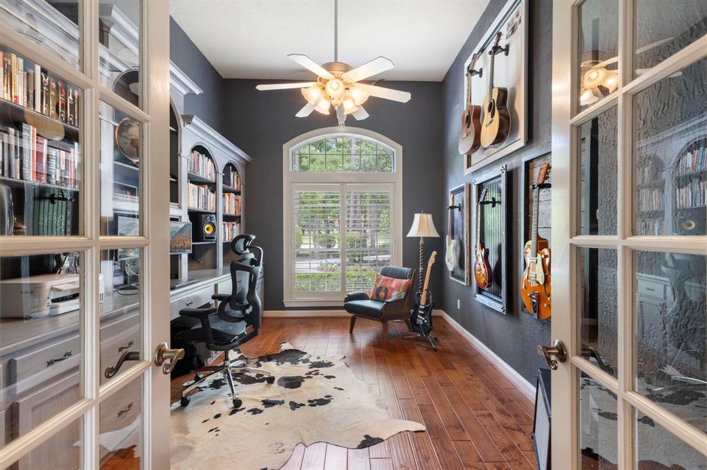 63 N Wooded Brook Circle, The Woodlands, Texas image 14