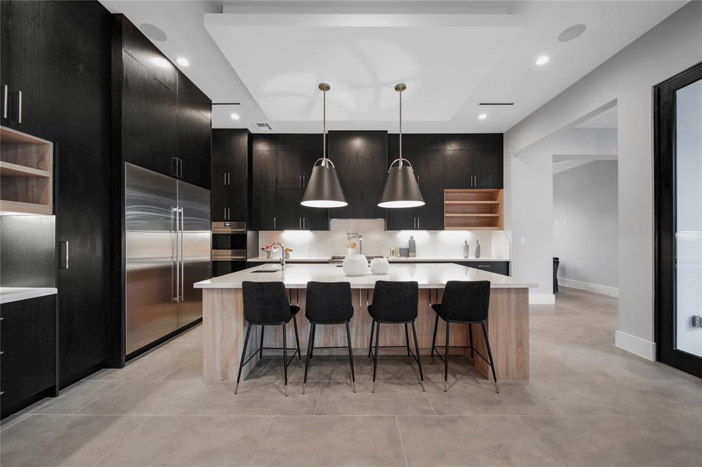 3221 N Macgregor Way