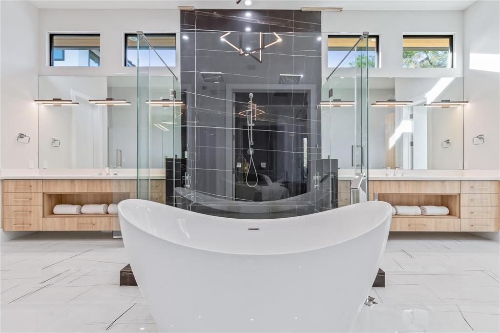 3221 N Macgregor Way