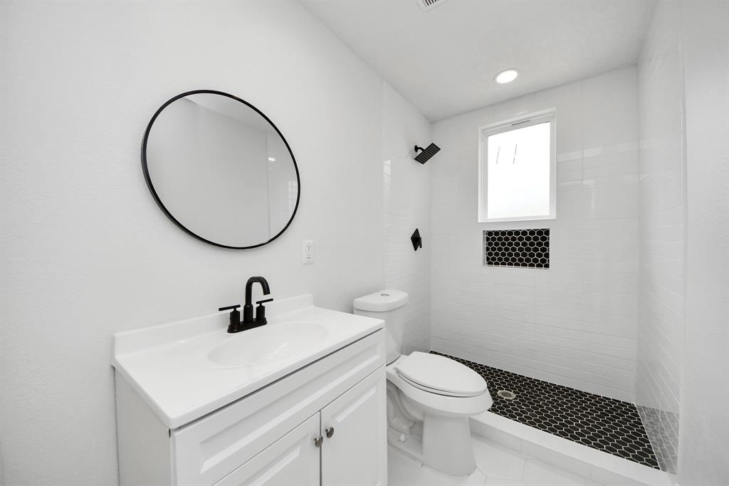 501 Schilling Street, Baytown, Texas image 36