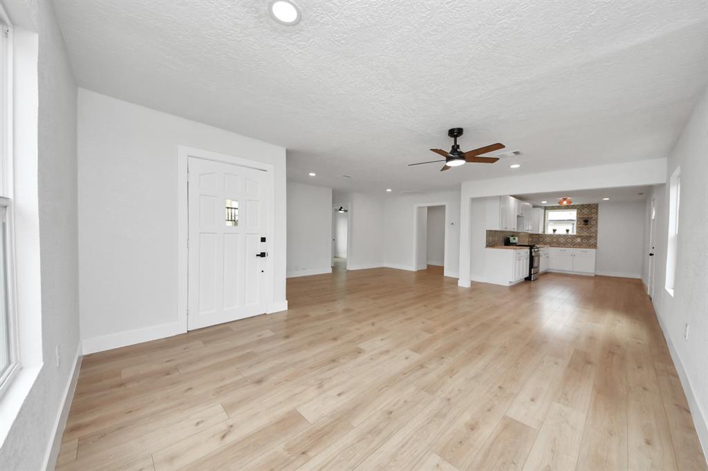 501 Schilling Street, Baytown, Texas image 12
