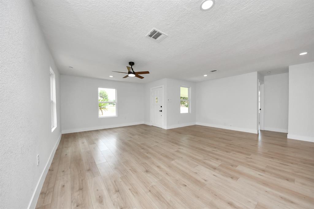501 Schilling Street, Baytown, Texas image 13