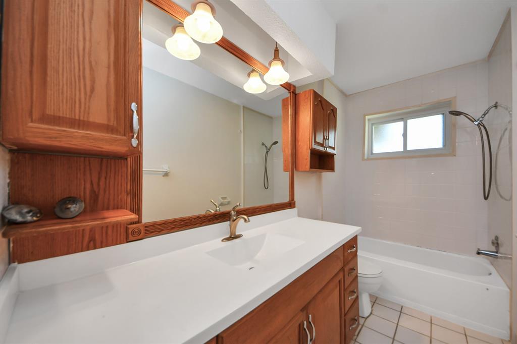 1409 N Park Ridge Drive, Deer Park, Texas image 7