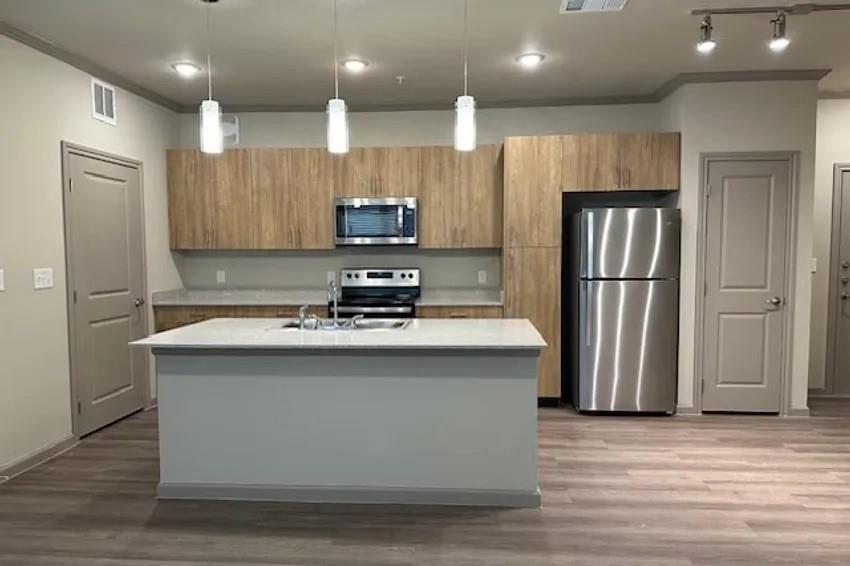 501 W Sam Houston