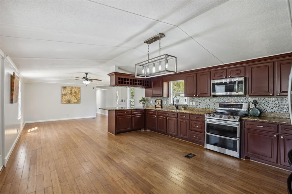 23944 Honeysuckle Drive, Porter, Texas image 4