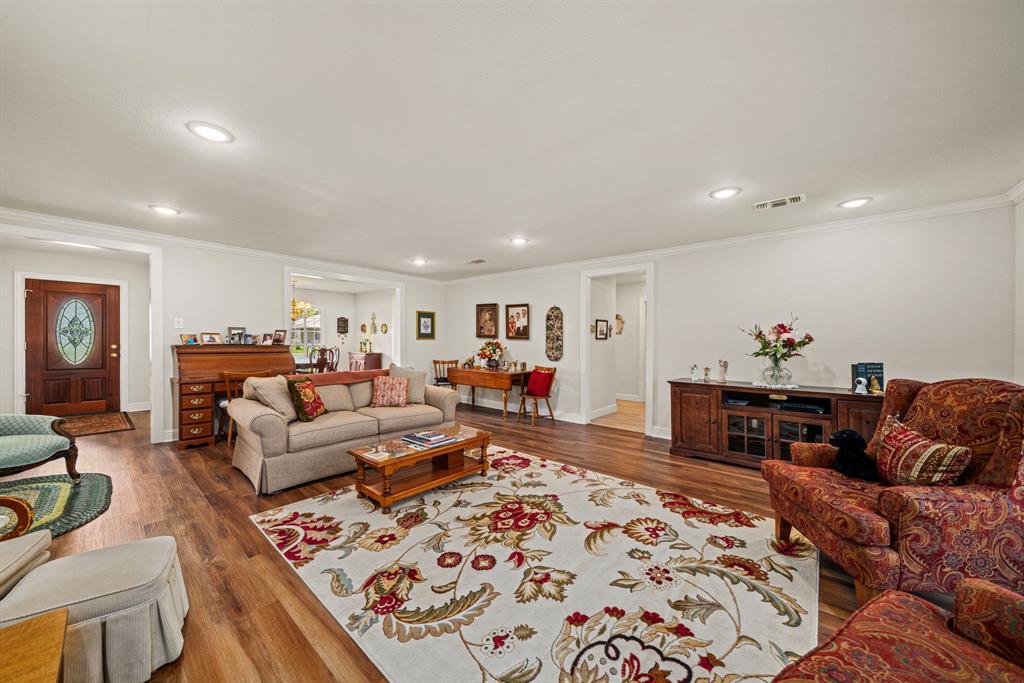 506 Houston Street, Wallis, Texas image 8