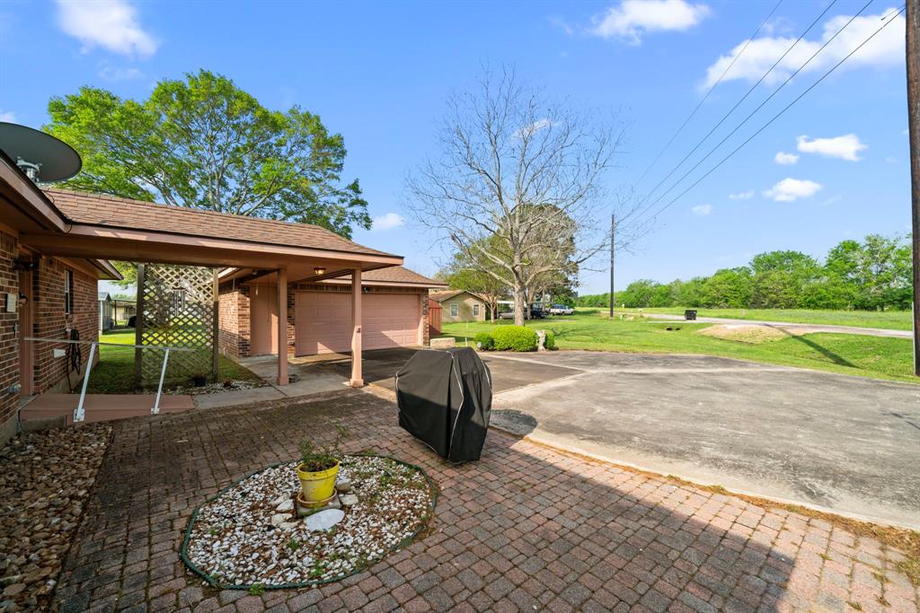 506 Houston Street, Wallis, Texas image 24