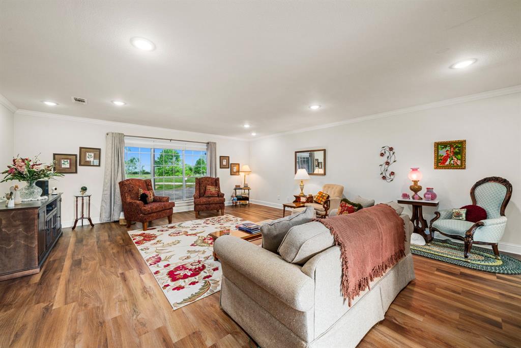506 Houston Street, Wallis, Texas image 9
