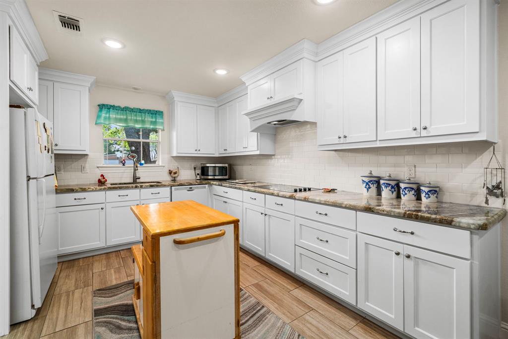 506 Houston Street, Wallis, Texas image 11
