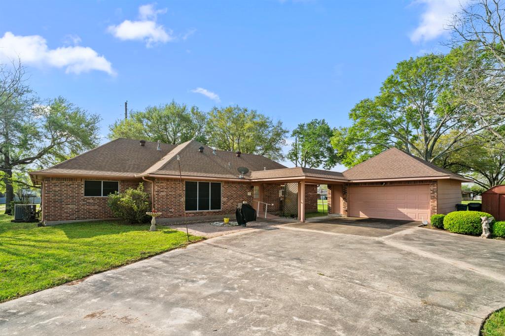 506 Houston Street, Wallis, Texas image 25