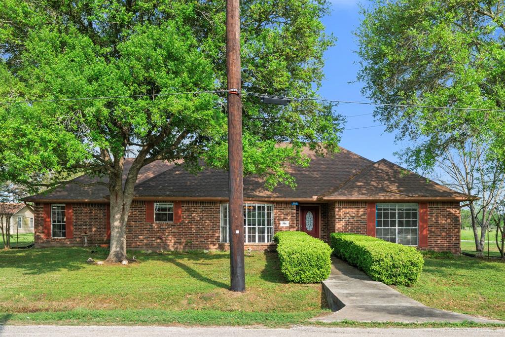 506 Houston Street, Wallis, Texas image 1