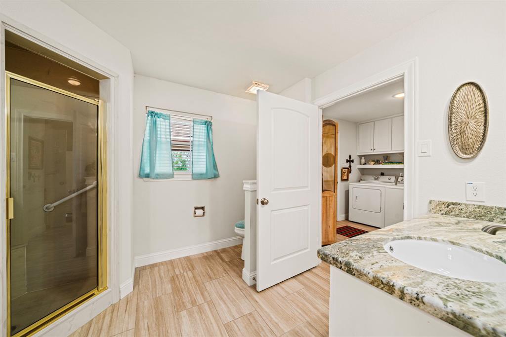 506 Houston Street, Wallis, Texas image 19