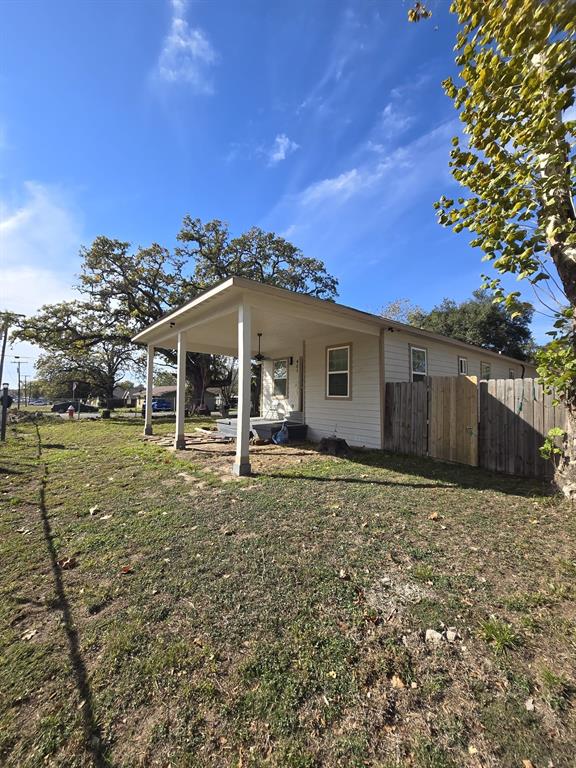 401 E 3rd Street, Hearne, Texas image 2