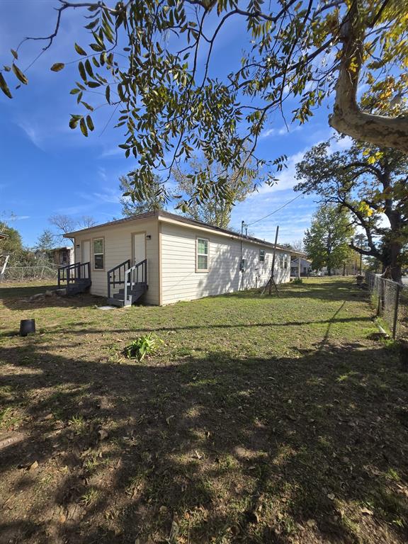 401 E 3rd Street, Hearne, Texas image 3