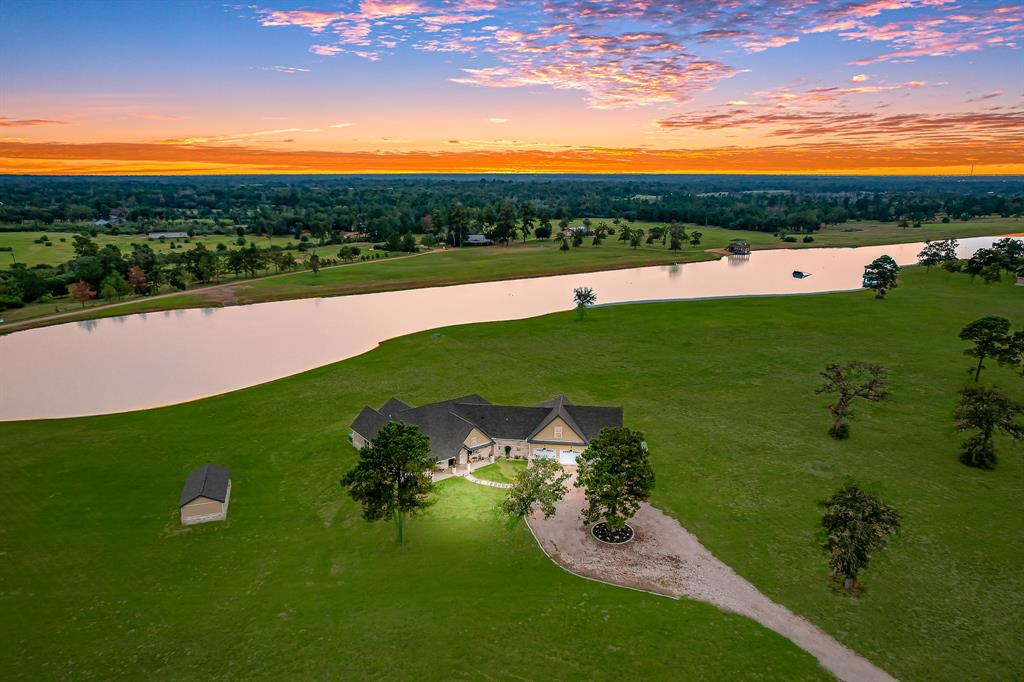 1007 Angel Lane, Alleyton, Texas image 3