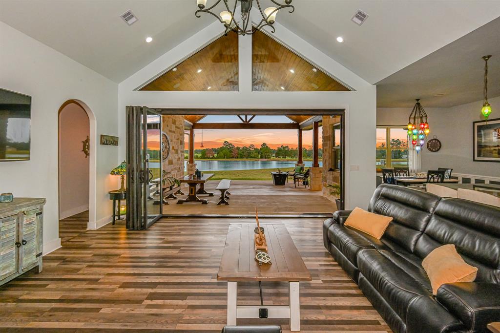 1007 Angel Lane, Alleyton, Texas image 4