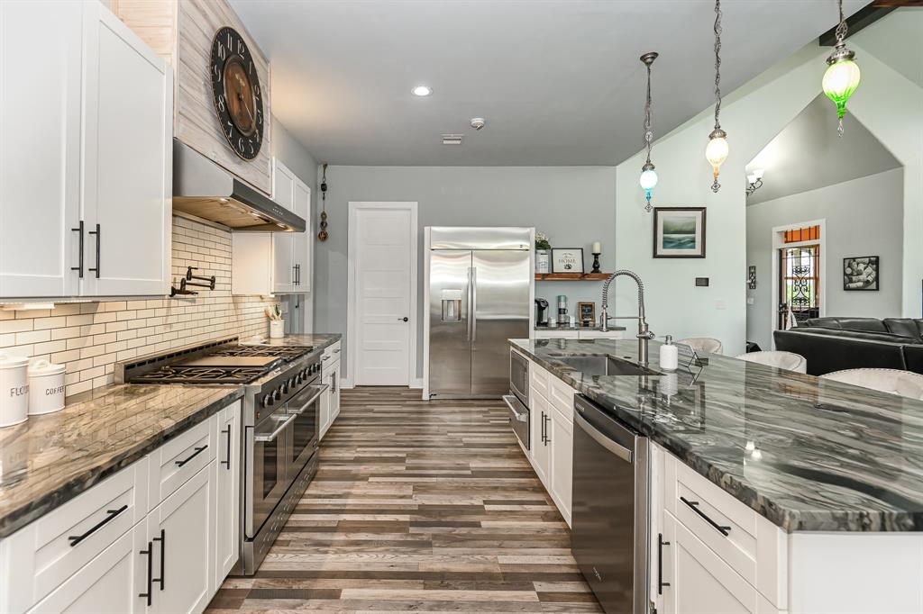 1007 Angel Lane, Alleyton, Texas image 13