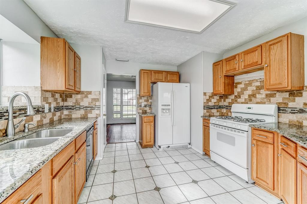 1916 Woodland Hills Drive Dr, Missouri City, Texas image 9
