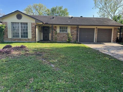 Photo of 6003 Heatherbrook Drive, Houston, TX 77085 (MLS # 32582569)