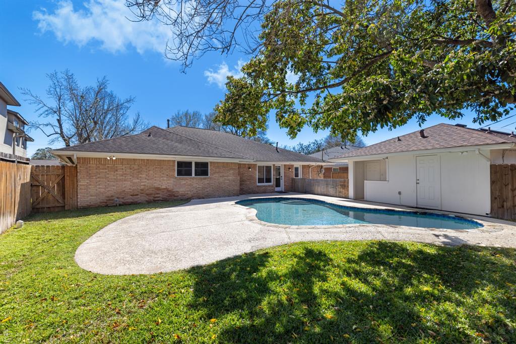 4310 Wigton Drive, Houston, Texas image 2