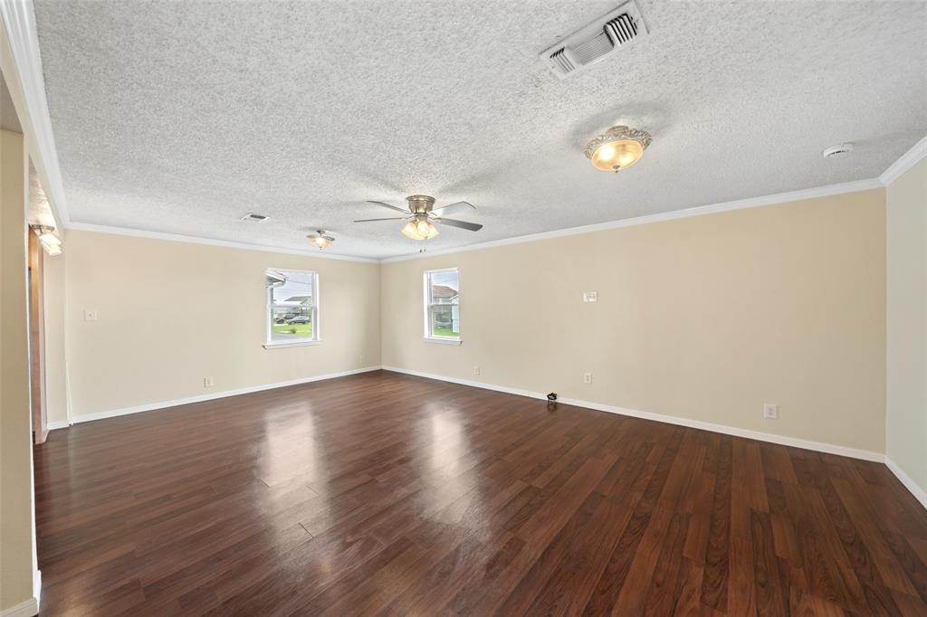 7116 Delesandri Drive, Hitchcock, Texas image 13