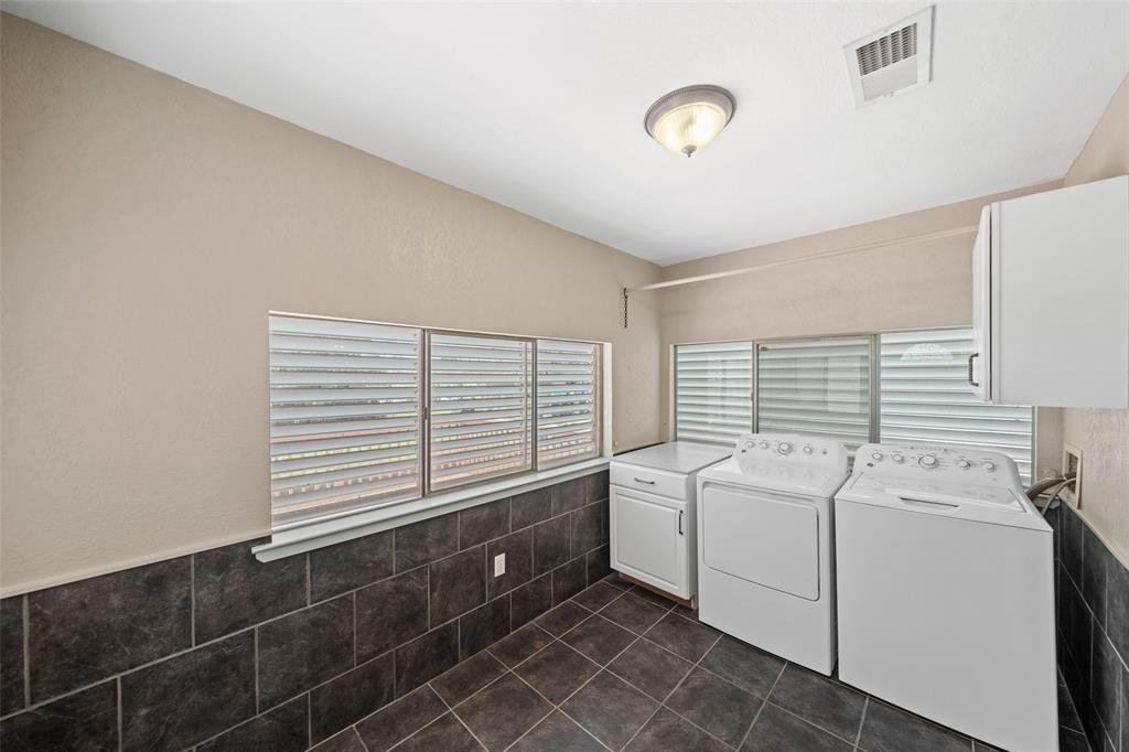 7116 Delesandri Drive, Hitchcock, Texas image 31