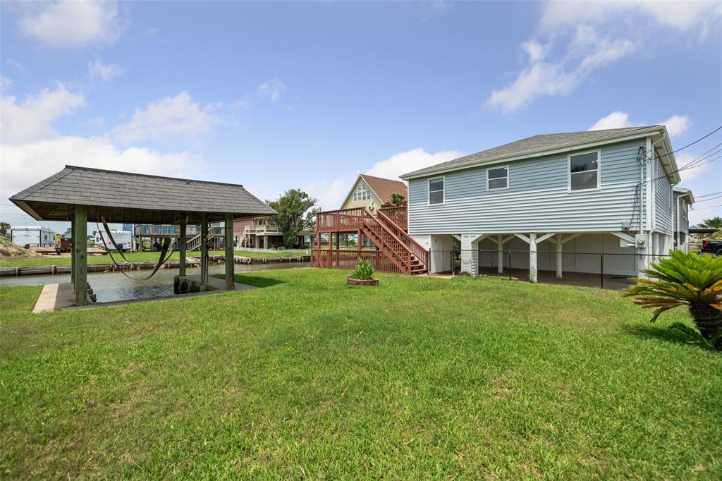 7116 Delesandri Drive, Hitchcock, Texas image 2