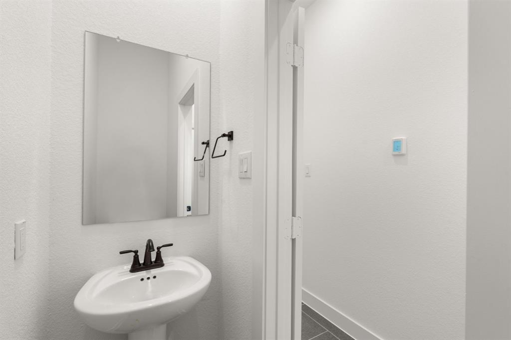 10106 Agave Point Lane, Manvel, Texas image 9