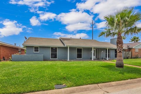 Single Family Residence in Galveston TX 9 South Shore Drive 4.jpg