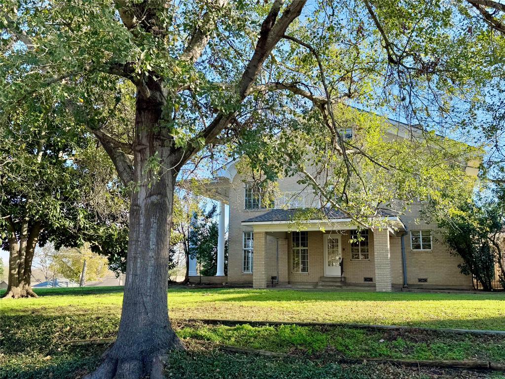 702 S Market Street, Brenham, Texas image 8