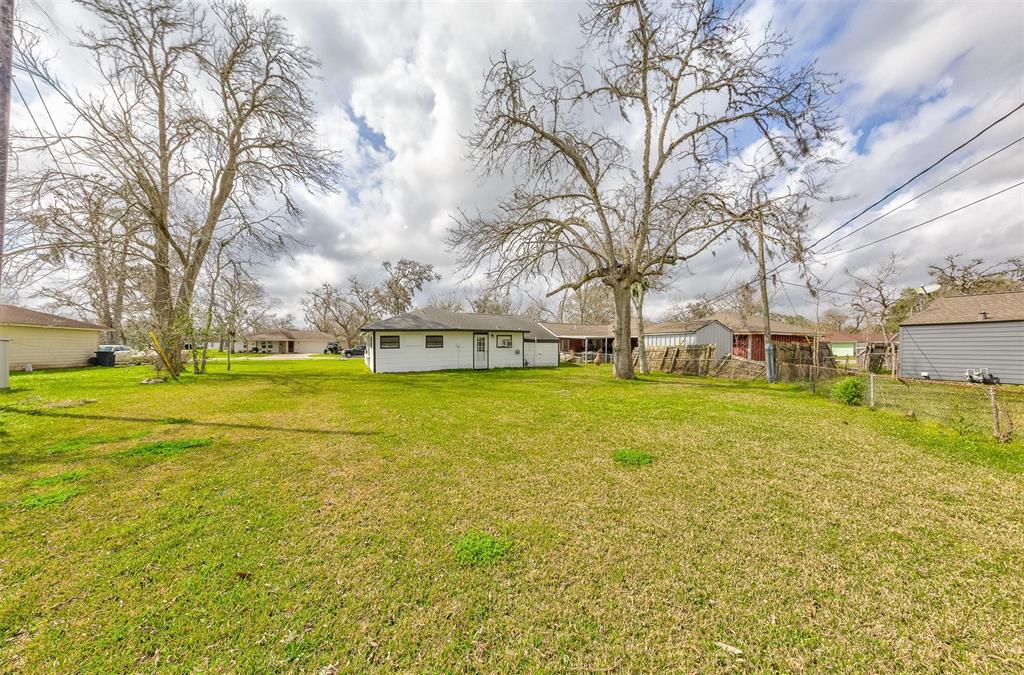 504 Elm Street, Lake Jackson, Texas image 25