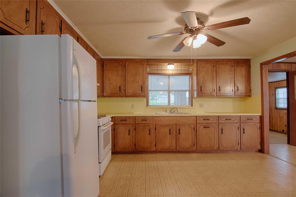 1116-C Simpson Street, Schulenburg, Texas image 14