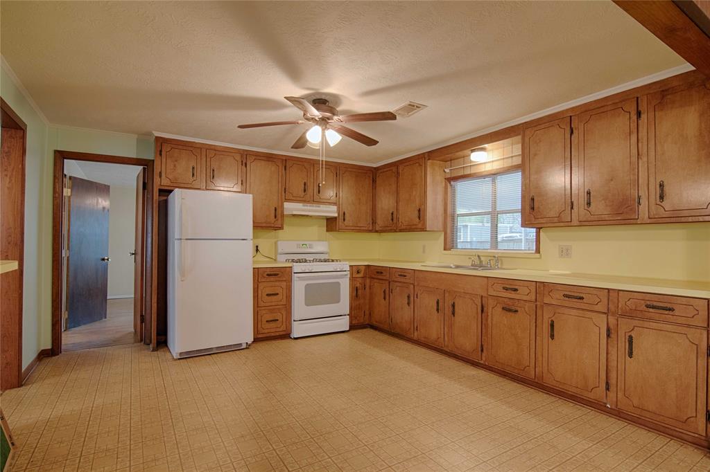 1116-C Simpson Street, Schulenburg, Texas image 13