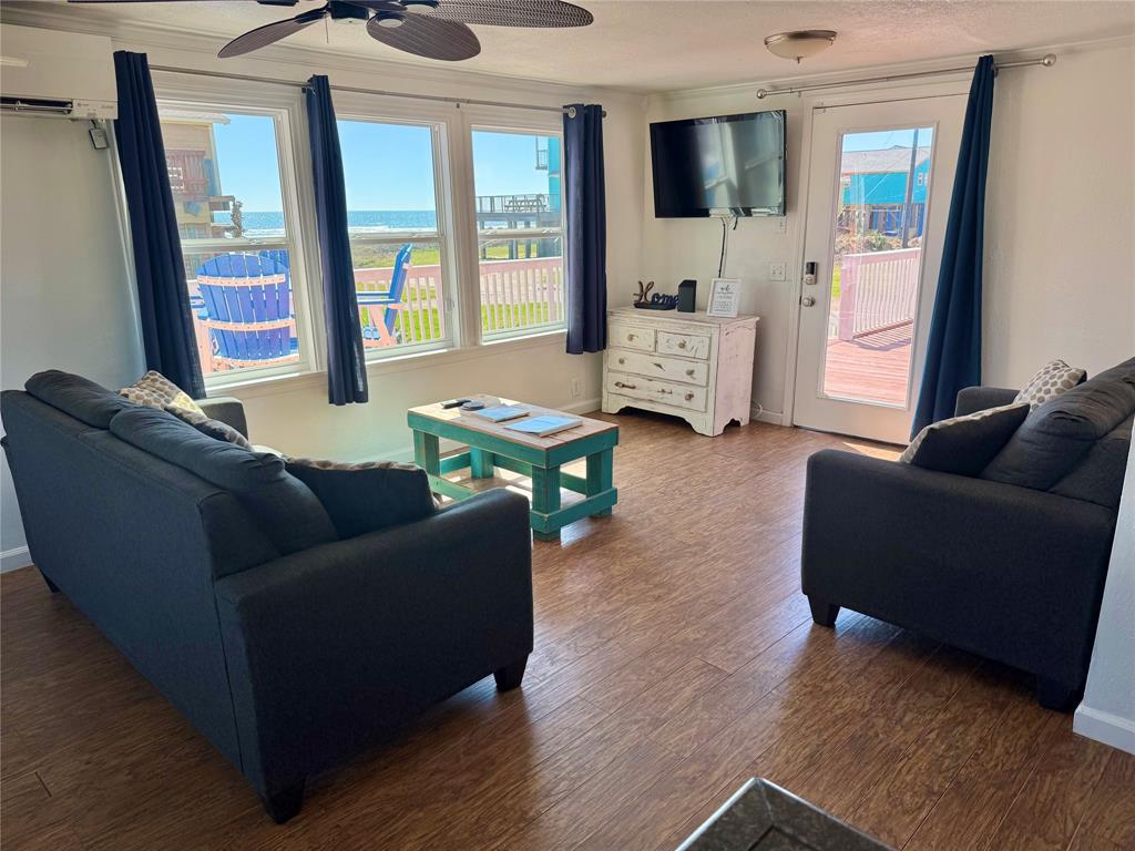 118 Sandpiper Avenue, Surfside Beach, Texas image 5
