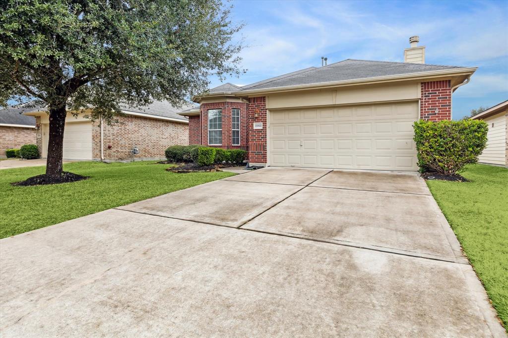 13922 Winding Cypress Brook Drive, Cypress, Texas image 3