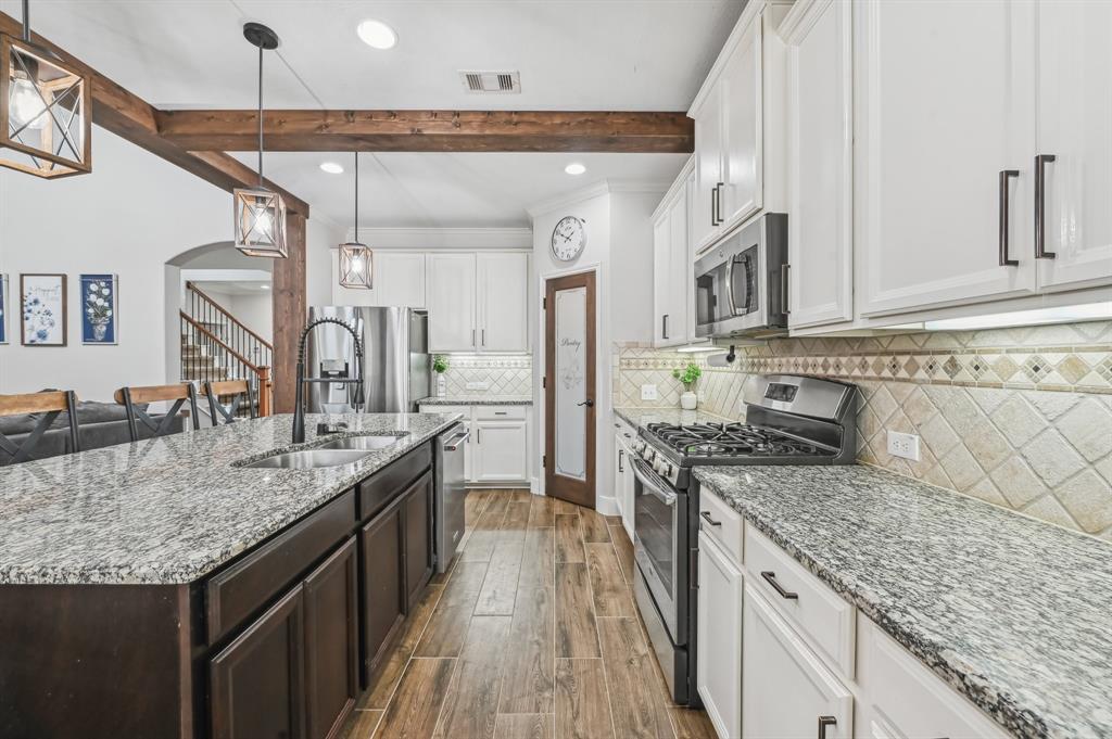8906 Hummingbird Glen Court, Tomball, Texas image 12