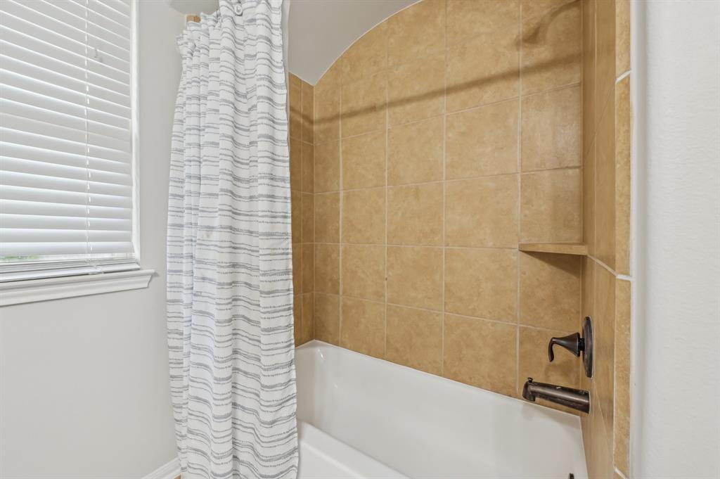 8906 Hummingbird Glen Court, Tomball, Texas image 36