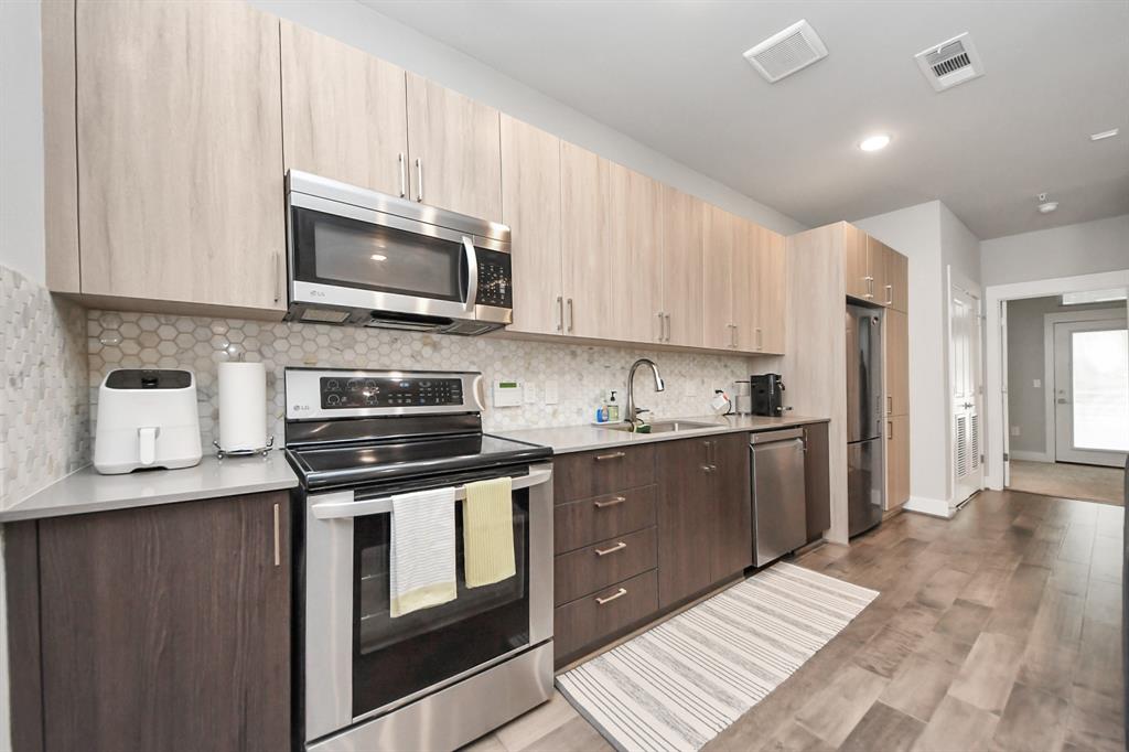 4819 Caroline Street #102, Houston, Texas image 1