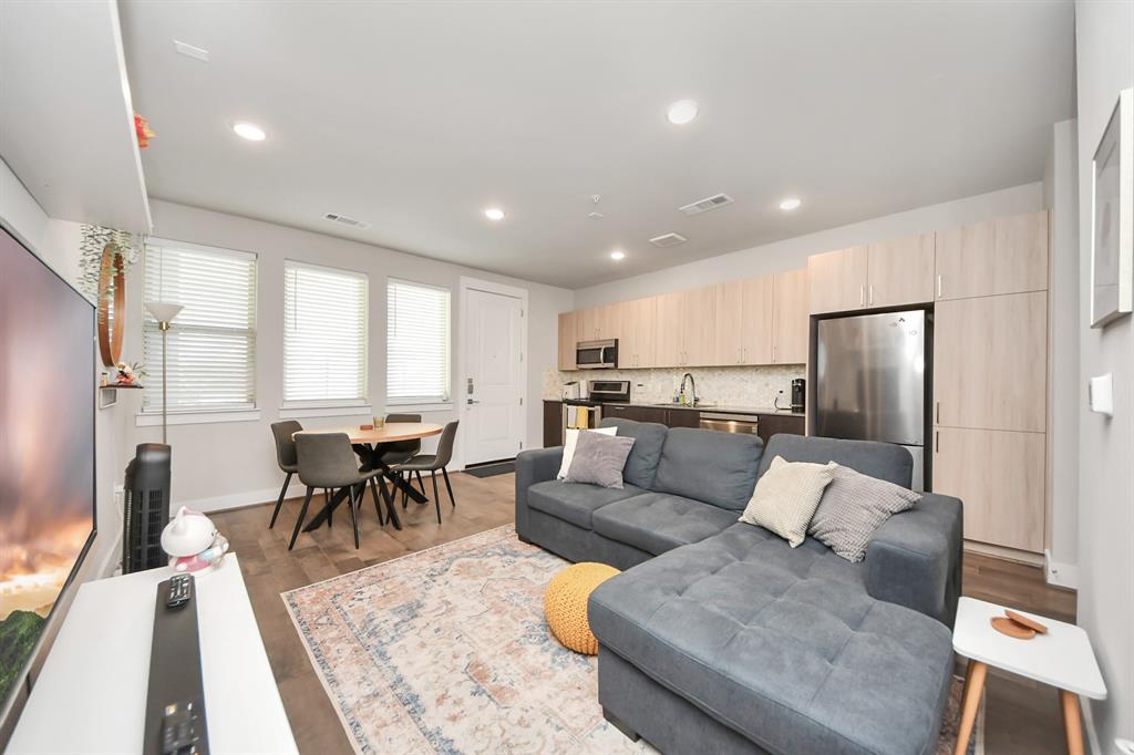 4819 Caroline Street #102, Houston, Texas image 3