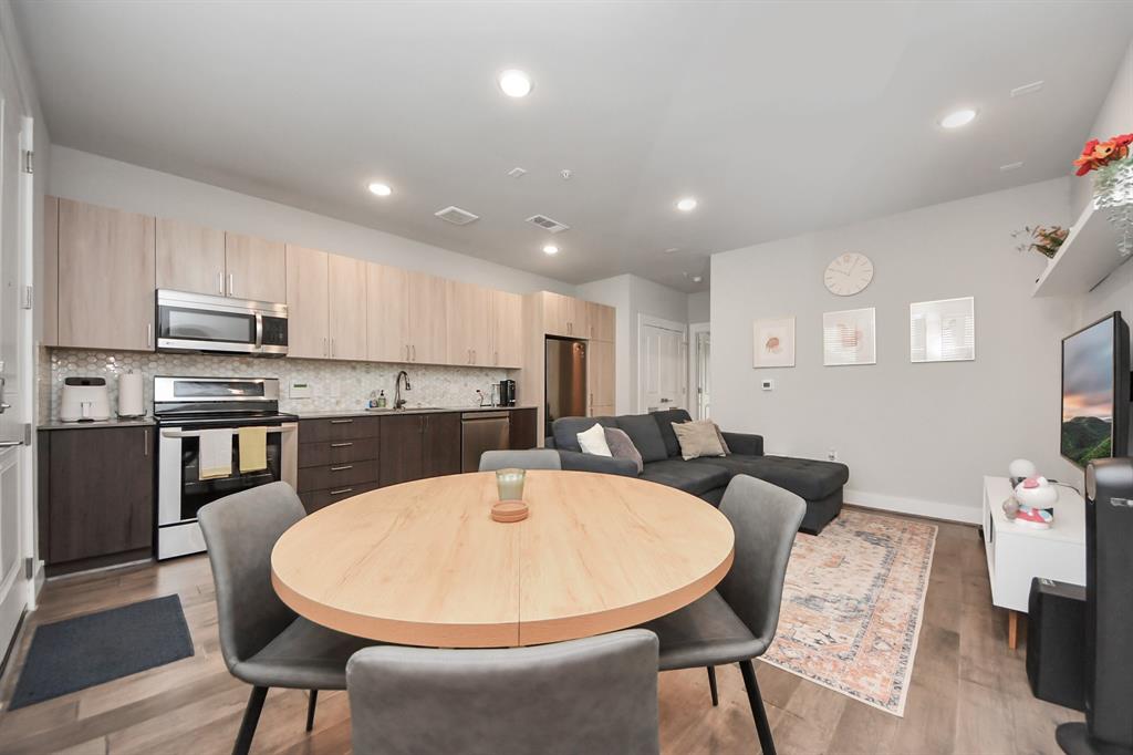 4819 Caroline Street #102, Houston, Texas image 6