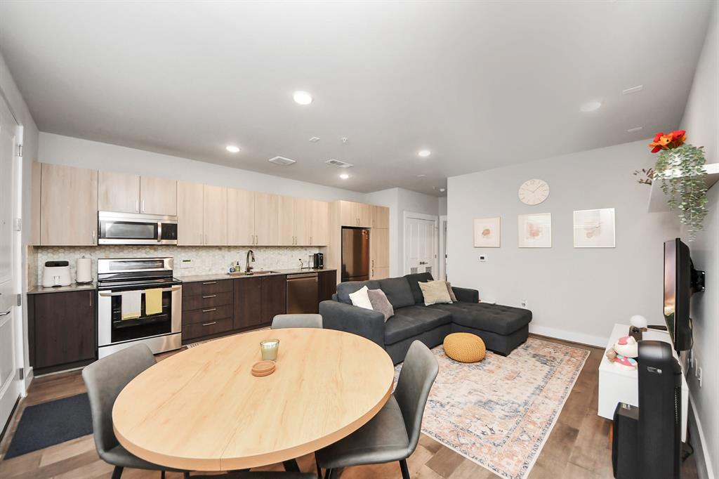 4819 Caroline Street #102, Houston, Texas image 4