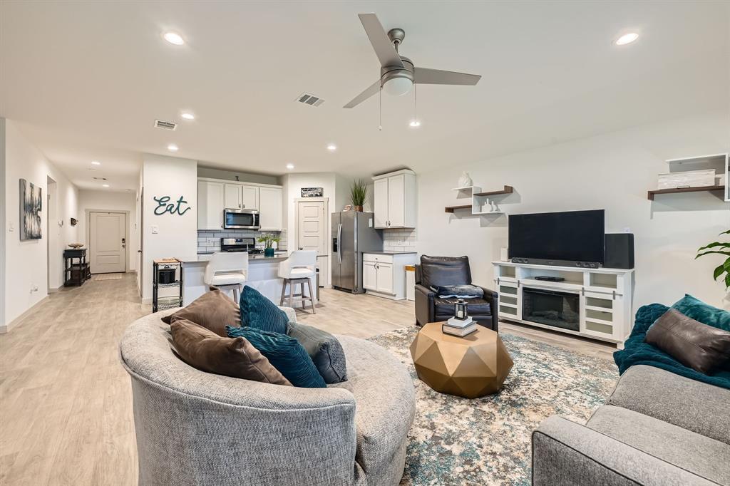 8015 House Bank Lane, Rosharon, Texas image 6