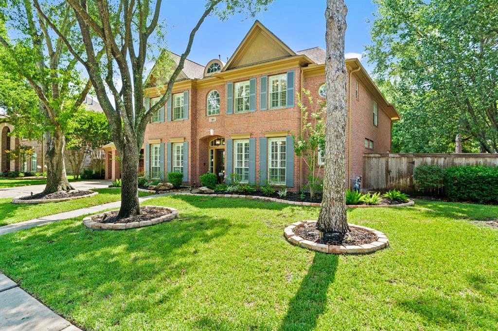 1915 Landon Point Circle, Katy, Texas image 32