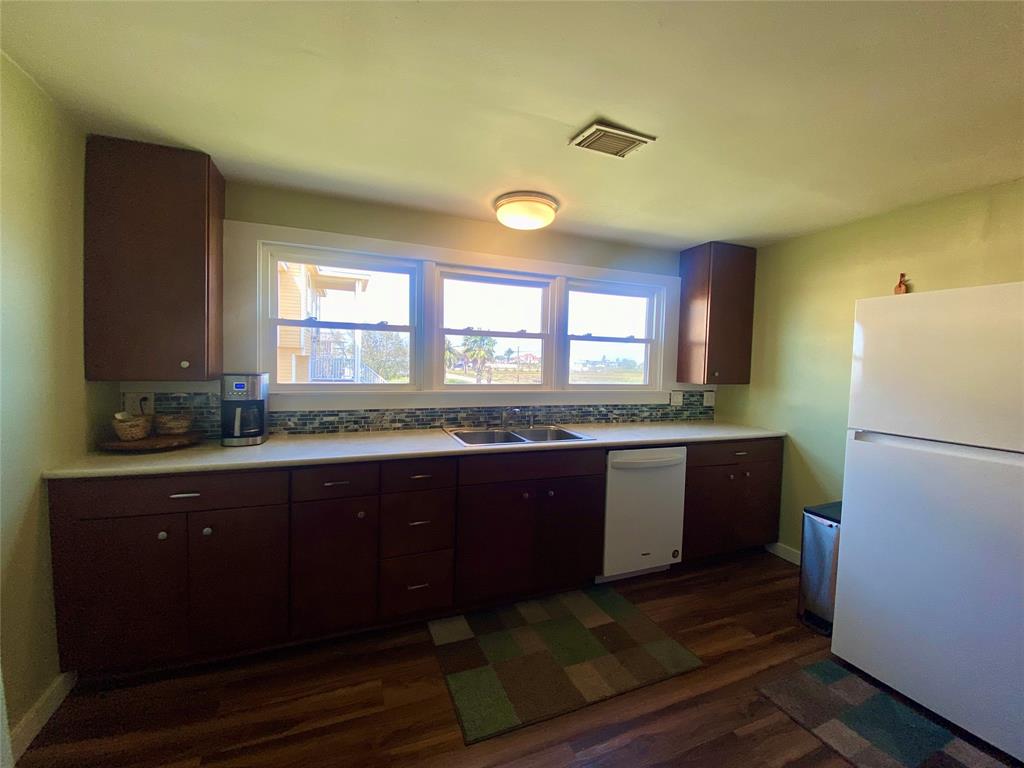 2027 103rd Street, Galveston, Texas image 14