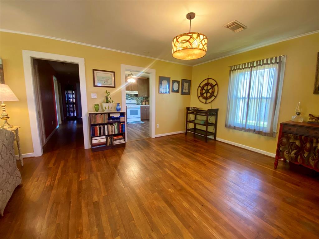 2027 103rd Street, Galveston, Texas image 7