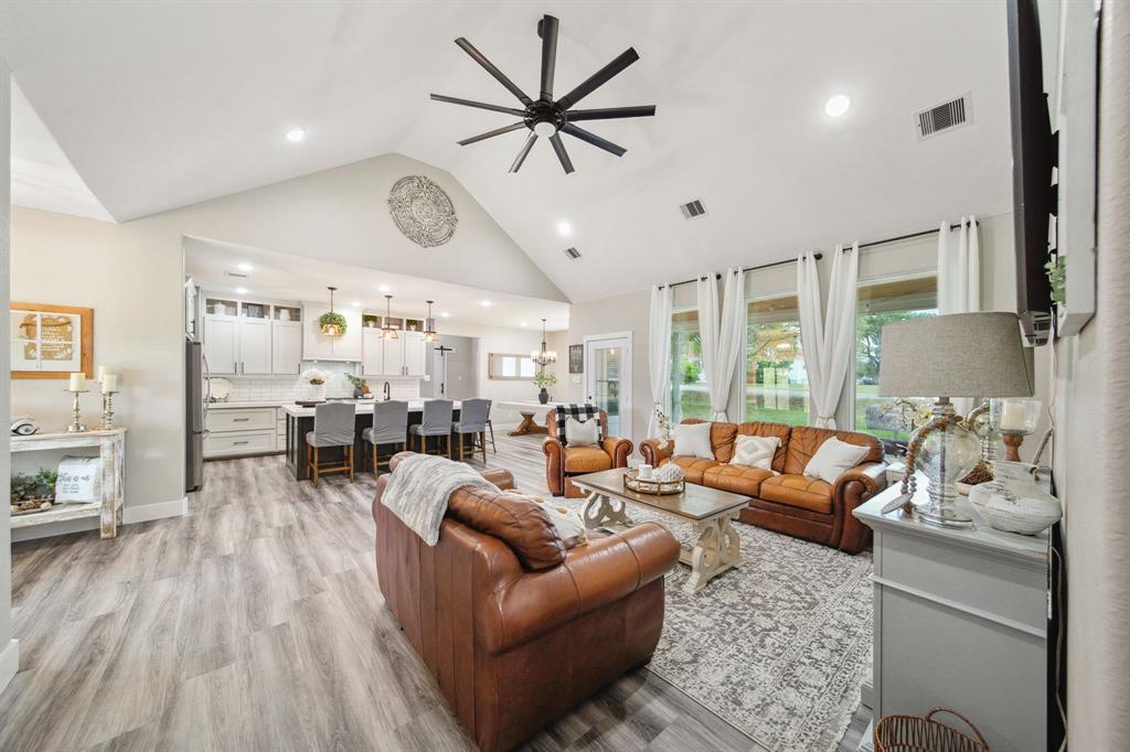 7332 Kurt Drive, Brenham, Texas image 2