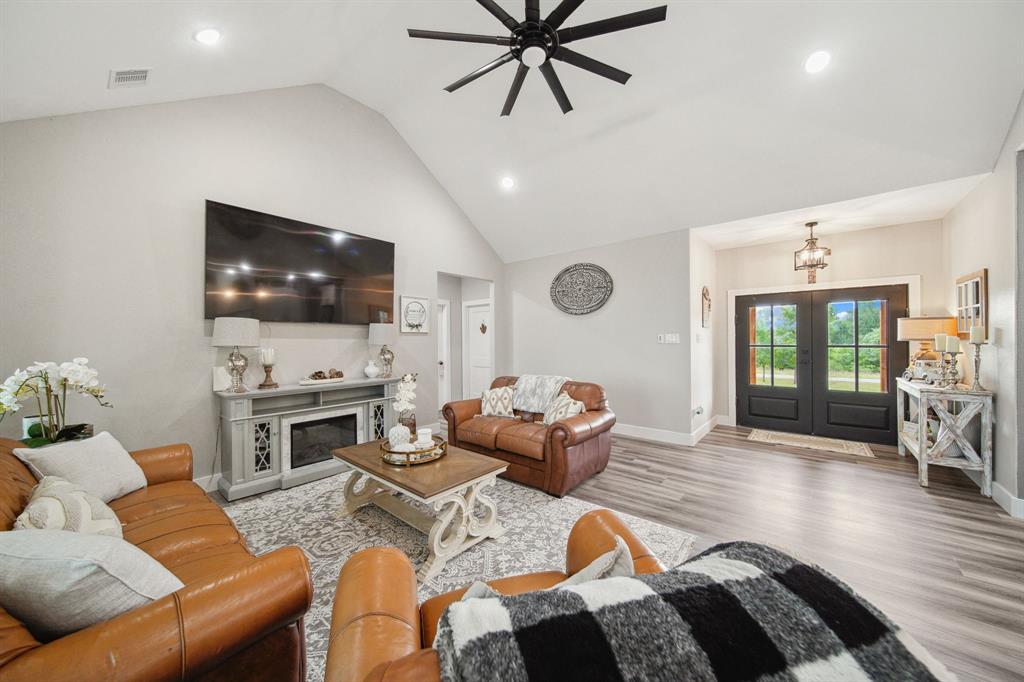 7332 Kurt Drive, Brenham, Texas image 4