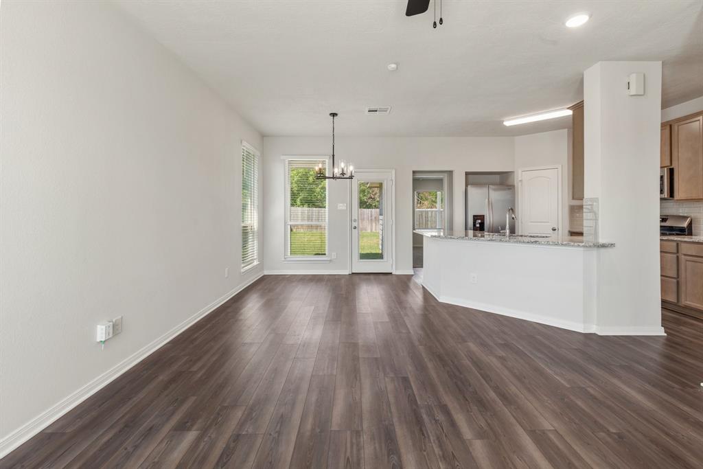 1059 Bending Trail Drive, Tomball, Texas image 5