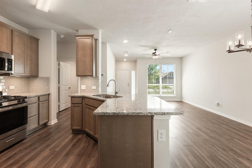 1059 Bending Trail Drive, Tomball, Texas image 7