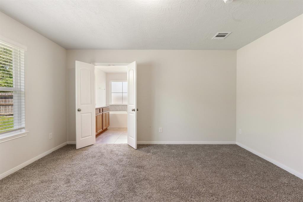 1059 Bending Trail Drive, Tomball, Texas image 13